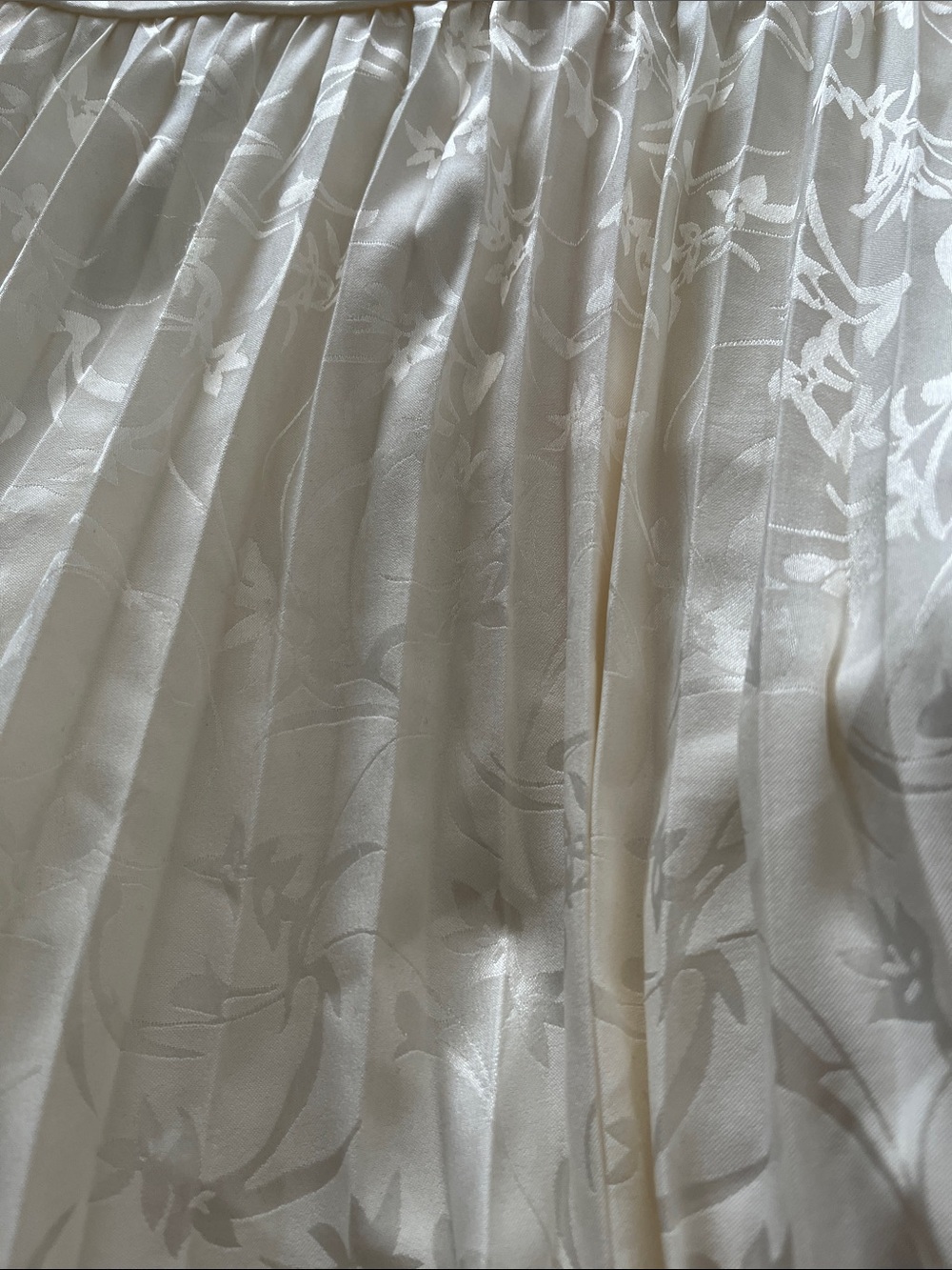 NWOT LULUS Regal Romance cream satin pleated floral dress size large new - Picture 7 of 10